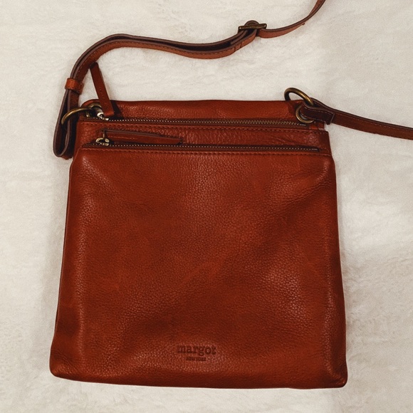 margot Handbags - ❤️NWOT Margot cross body purse❤️